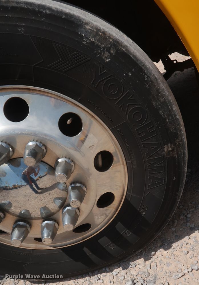 image for item HA9123 2016 Freightliner Cascadia 125  semi truck