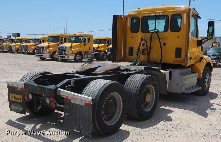 image for item HA9124 2017 Peterbilt 579  semi truck