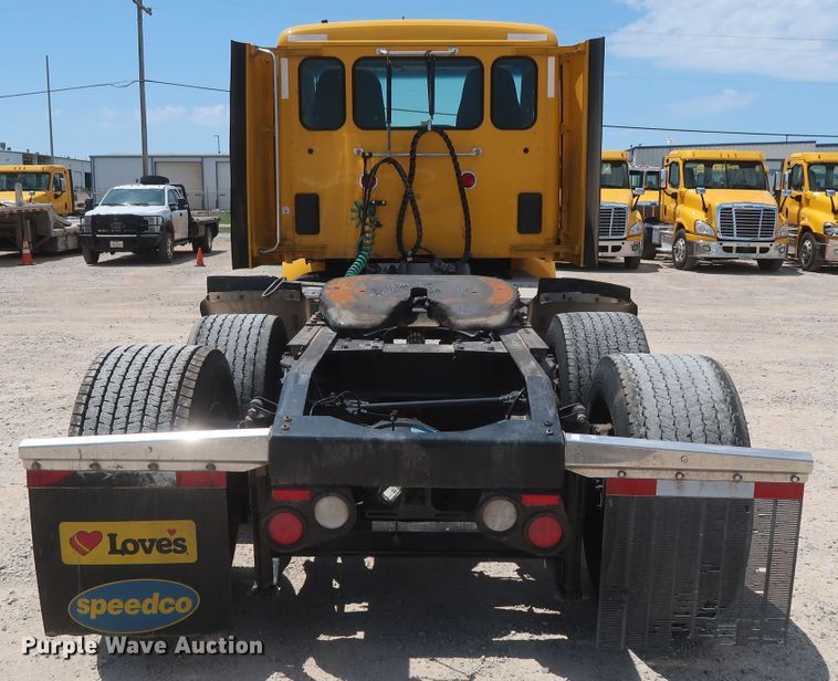 image for item HA9124 2017 Peterbilt 579  semi truck