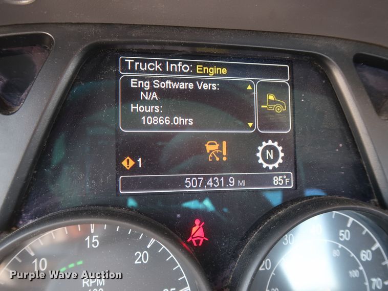 image for item HA9124 2017 Peterbilt 579  semi truck