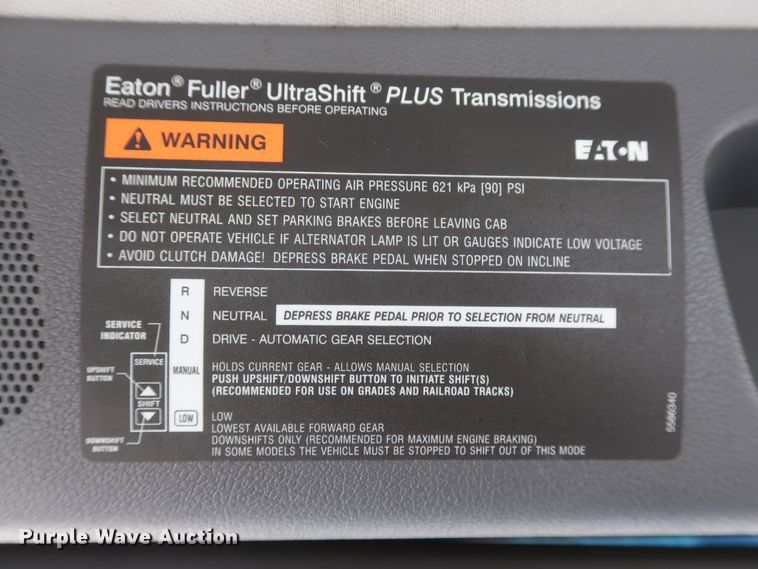 image for item HA9124 2017 Peterbilt 579  semi truck