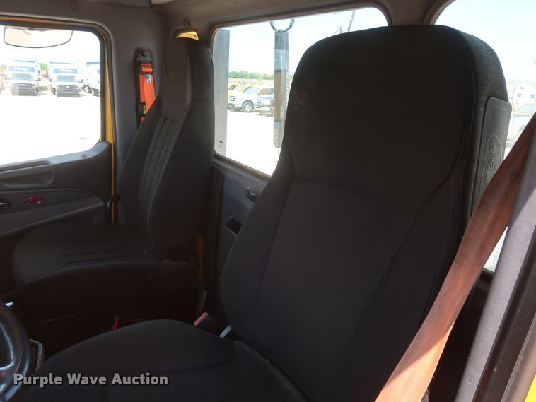 image for item HA9124 2017 Peterbilt 579  semi truck