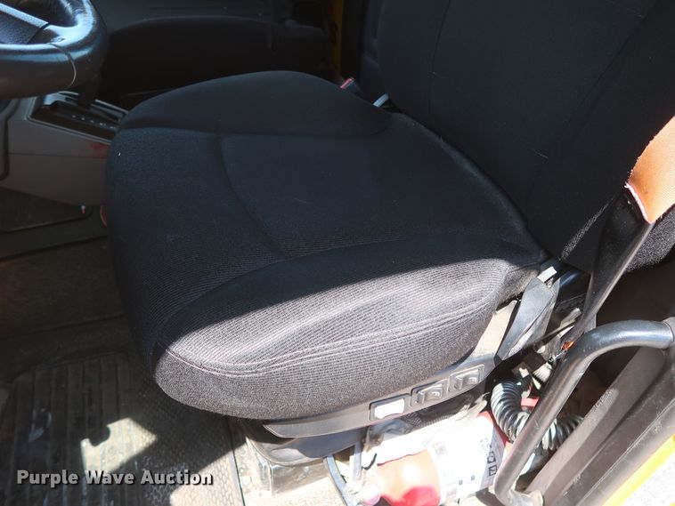 image for item HA9124 2017 Peterbilt 579  semi truck