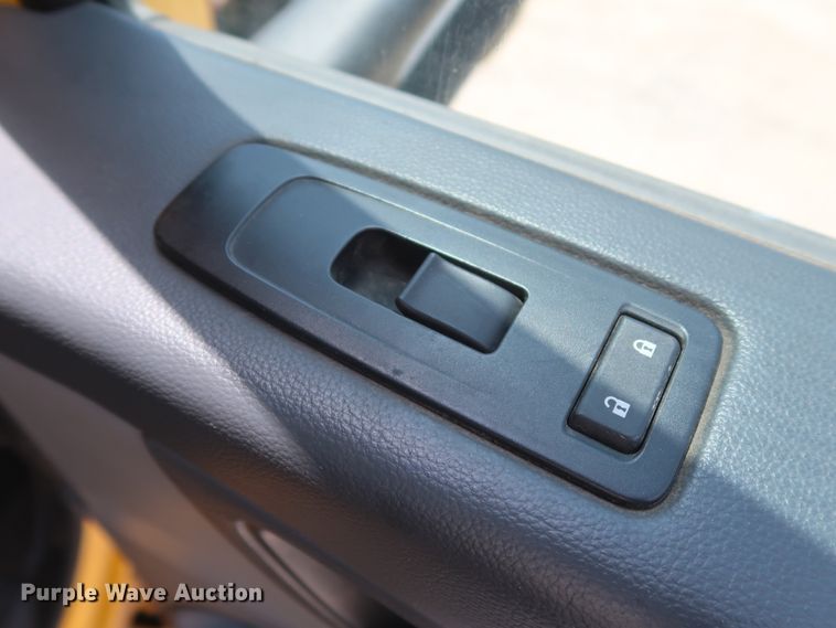 image for item HA9124 2017 Peterbilt 579  semi truck