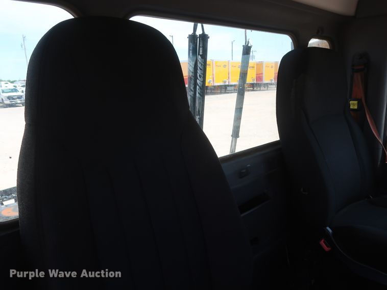 image for item HA9124 2017 Peterbilt 579  semi truck