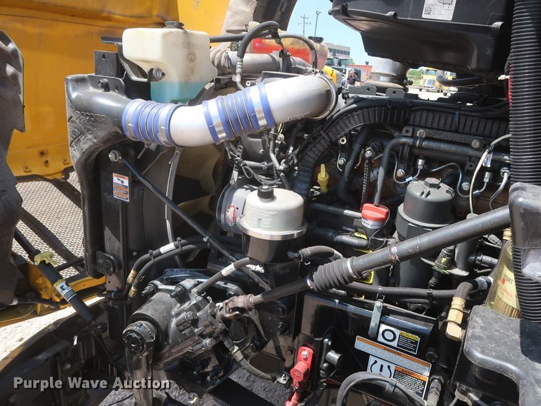 image for item HA9124 2017 Peterbilt 579  semi truck