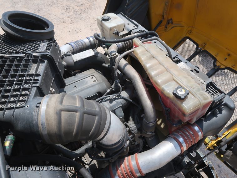 image for item HA9124 2017 Peterbilt 579  semi truck