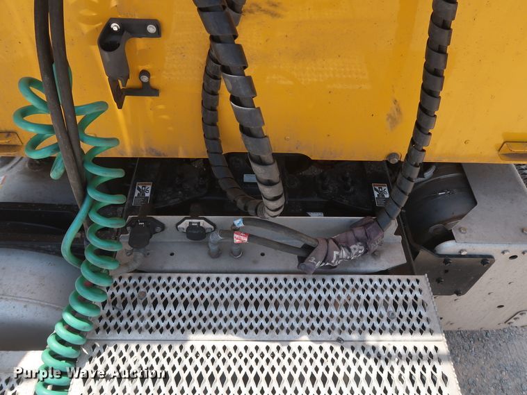 image for item HA9124 2017 Peterbilt 579  semi truck