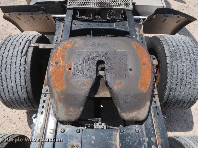 image for item HA9124 2017 Peterbilt 579  semi truck