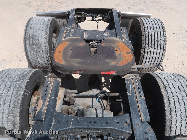 image for item HA9124 2017 Peterbilt 579  semi truck