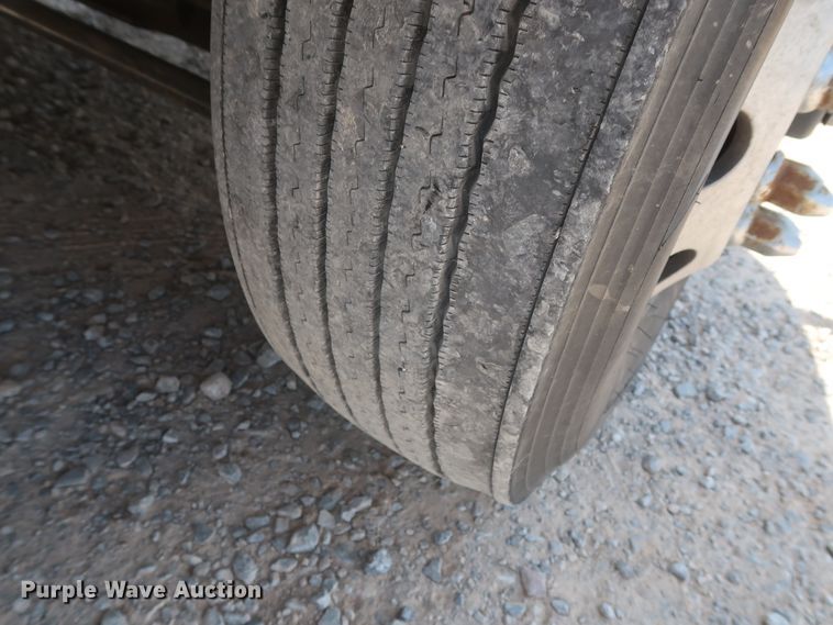 image for item HA9124 2017 Peterbilt 579  semi truck