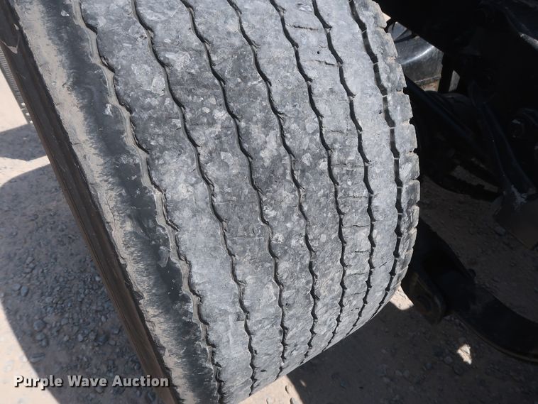 image for item HA9124 2017 Peterbilt 579  semi truck