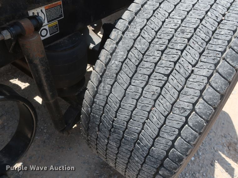 image for item HA9124 2017 Peterbilt 579  semi truck