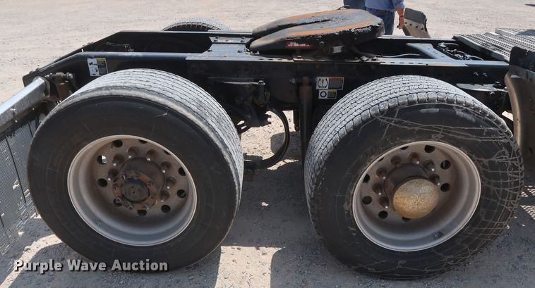 image for item HA9124 2017 Peterbilt 579  semi truck