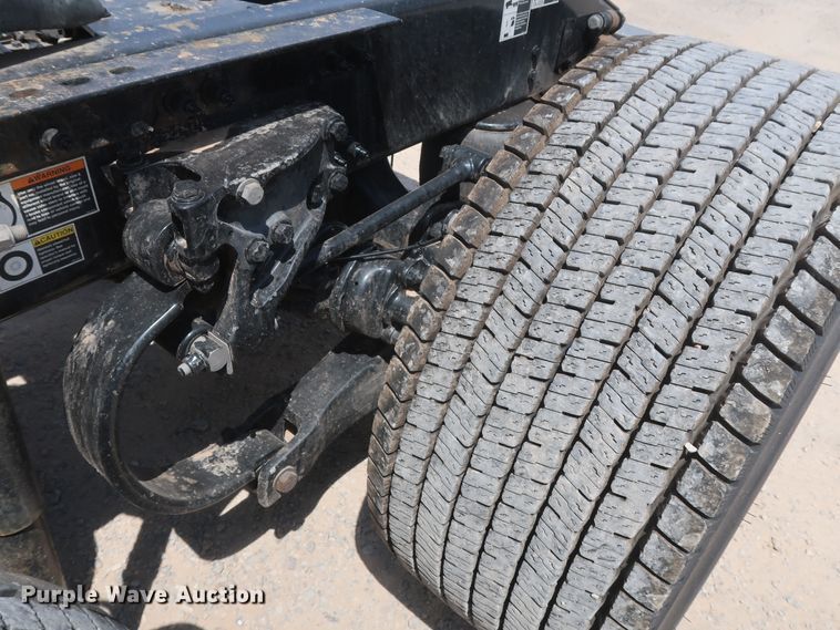 image for item HA9124 2017 Peterbilt 579  semi truck