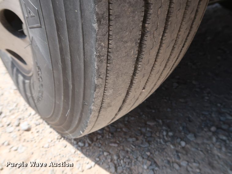 image for item HA9124 2017 Peterbilt 579  semi truck