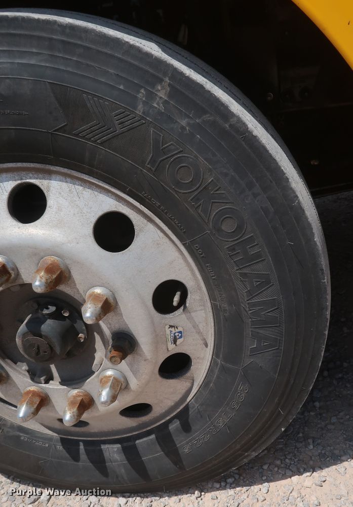 image for item HA9124 2017 Peterbilt 579  semi truck