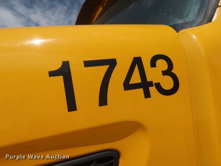 image for item HA9124 2017 Peterbilt 579  semi truck