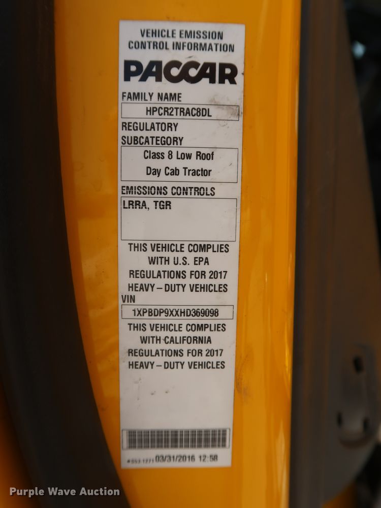 image for item HA9124 2017 Peterbilt 579  semi truck