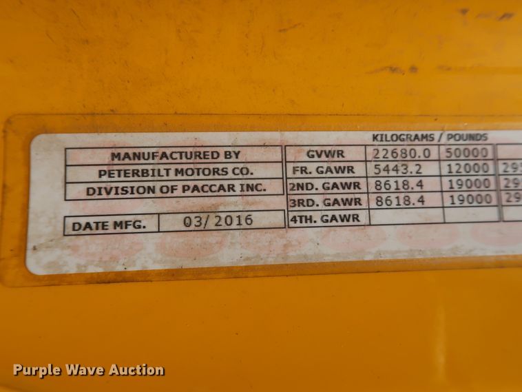 image for item HA9124 2017 Peterbilt 579  semi truck