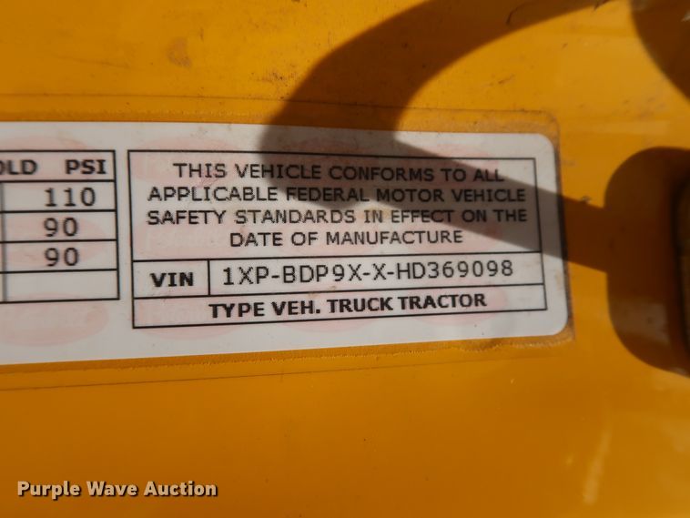 image for item HA9124 2017 Peterbilt 579  semi truck