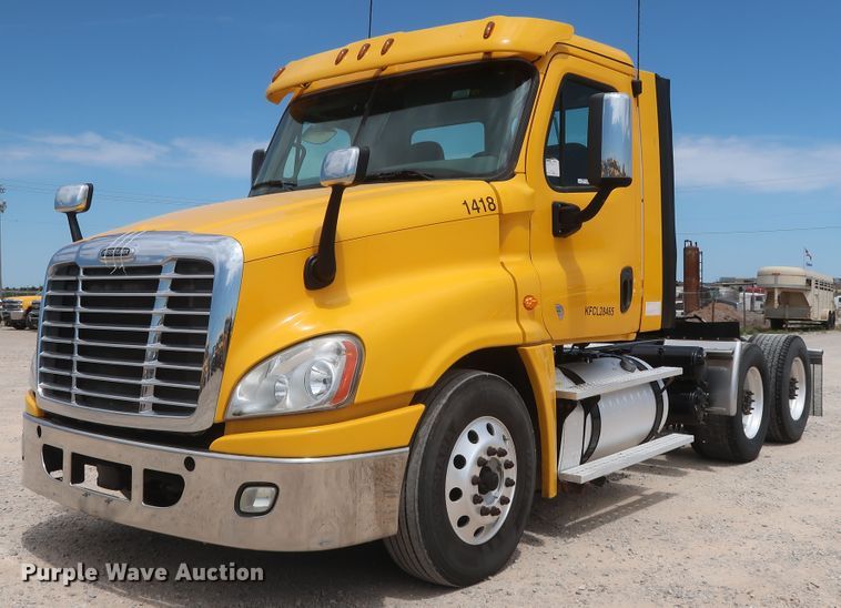 image for item HA9125 2017 Freightliner Cascadia 125  semi truck