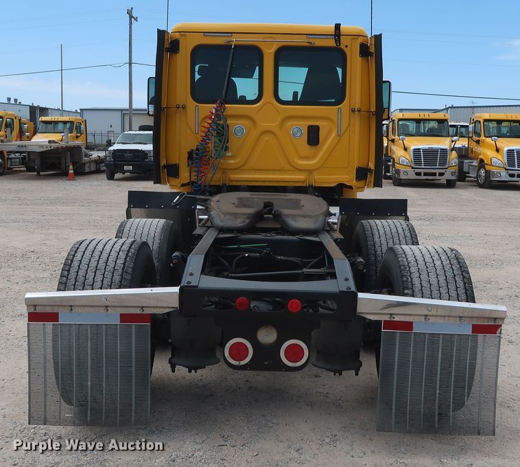 image for item HA9125 2017 Freightliner Cascadia 125  semi truck