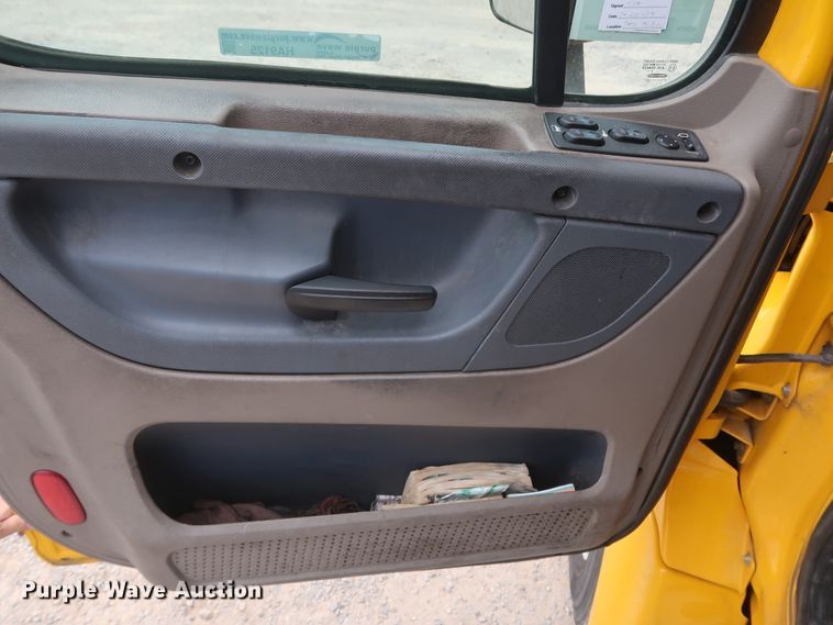 image for item HA9125 2017 Freightliner Cascadia 125  semi truck