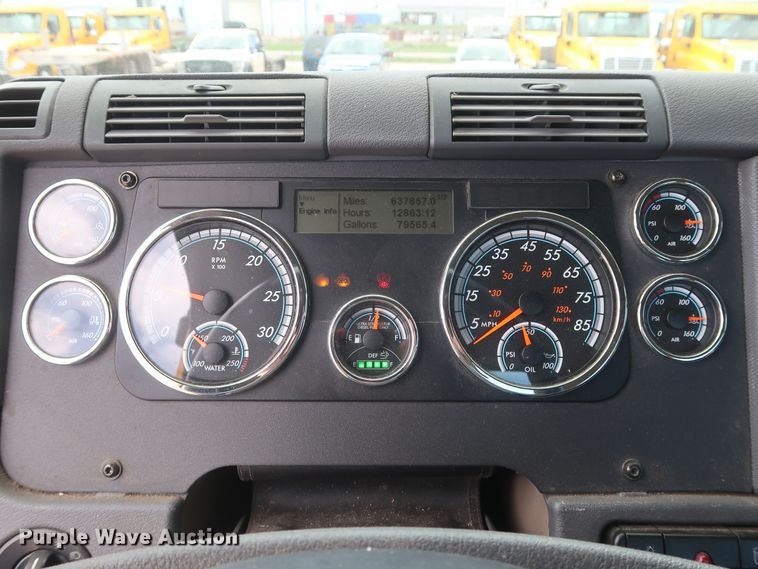 image for item HA9125 2017 Freightliner Cascadia 125  semi truck