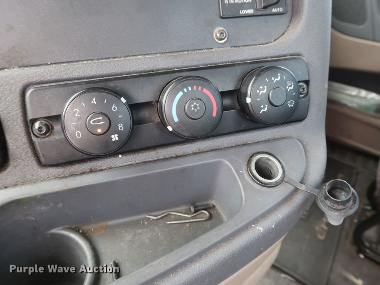 image for item HA9125 2017 Freightliner Cascadia 125  semi truck