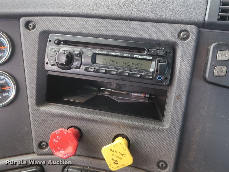 image for item HA9125 2017 Freightliner Cascadia 125  semi truck