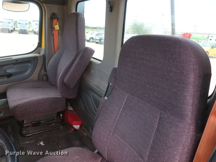 image for item HA9125 2017 Freightliner Cascadia 125  semi truck