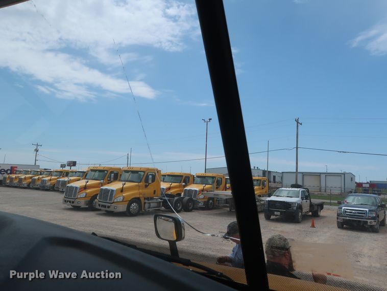 image for item HA9125 2017 Freightliner Cascadia 125  semi truck