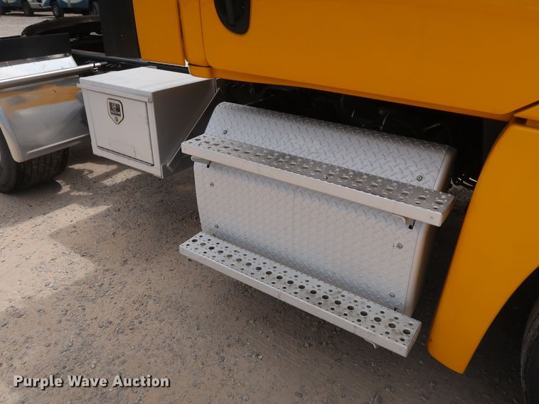 image for item HA9125 2017 Freightliner Cascadia 125  semi truck