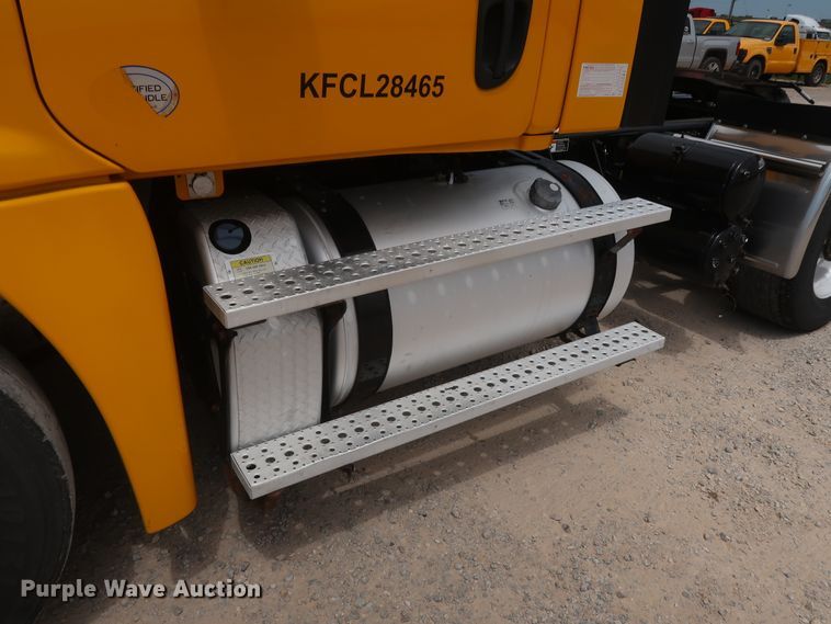 image for item HA9125 2017 Freightliner Cascadia 125  semi truck