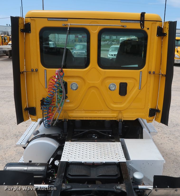 image for item HA9125 2017 Freightliner Cascadia 125  semi truck