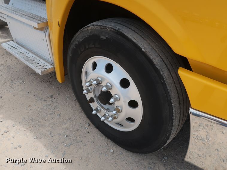 image for item HA9125 2017 Freightliner Cascadia 125  semi truck