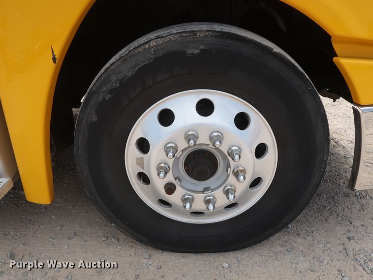 image for item HA9125 2017 Freightliner Cascadia 125  semi truck