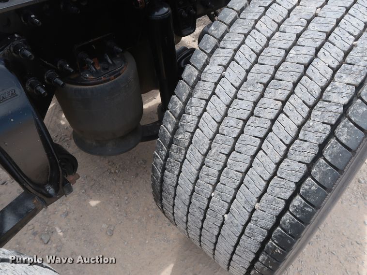 image for item HA9125 2017 Freightliner Cascadia 125  semi truck