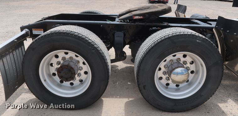 image for item HA9125 2017 Freightliner Cascadia 125  semi truck