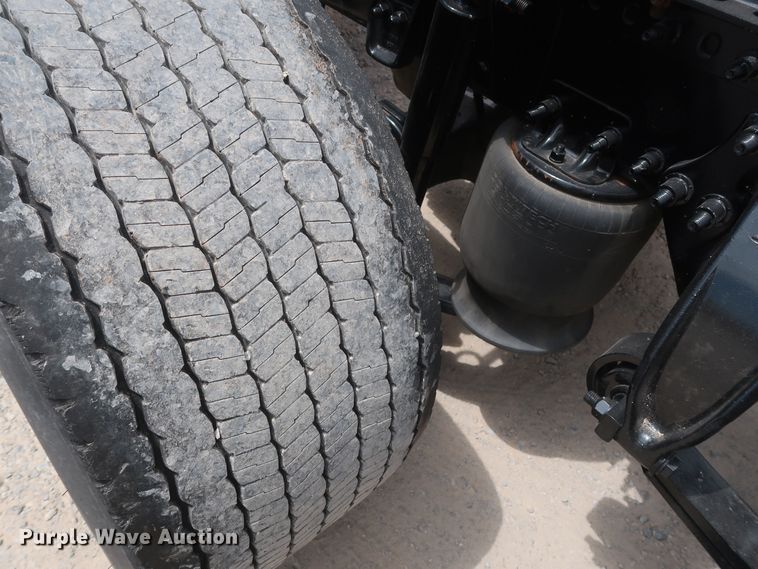 image for item HA9125 2017 Freightliner Cascadia 125  semi truck