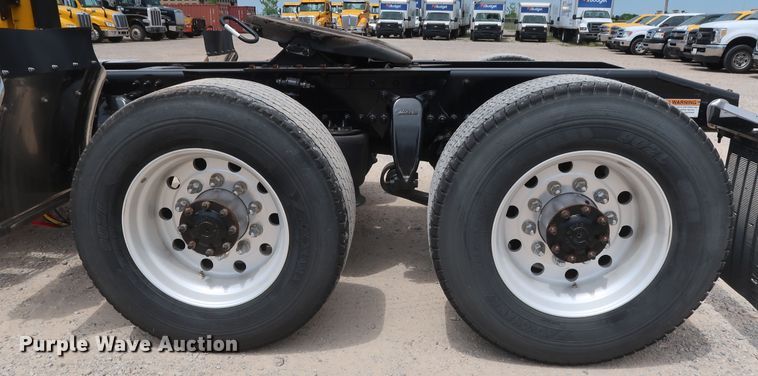 image for item HA9125 2017 Freightliner Cascadia 125  semi truck