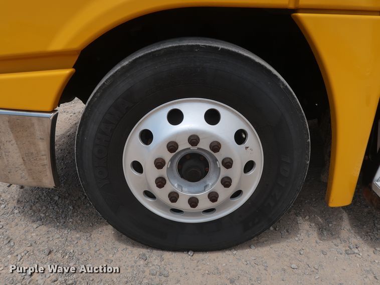 image for item HA9125 2017 Freightliner Cascadia 125  semi truck