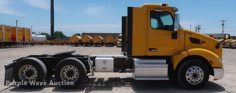 image for item HA9126 2017 Peterbilt 579  semi truck