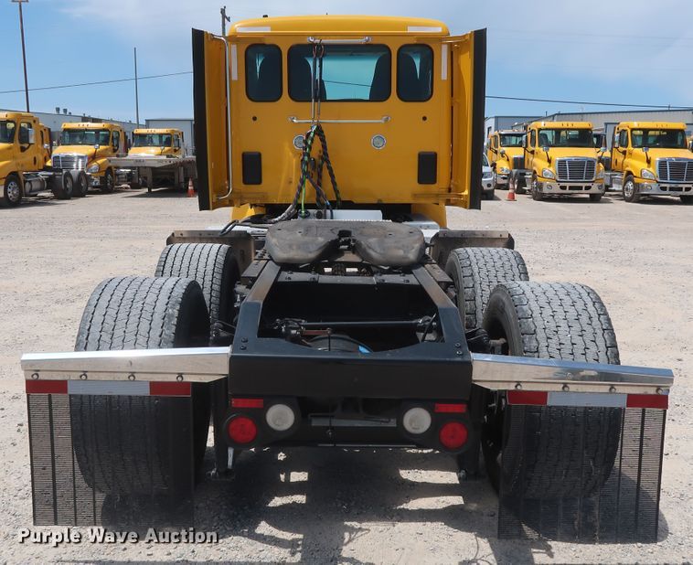 image for item HA9126 2017 Peterbilt 579  semi truck