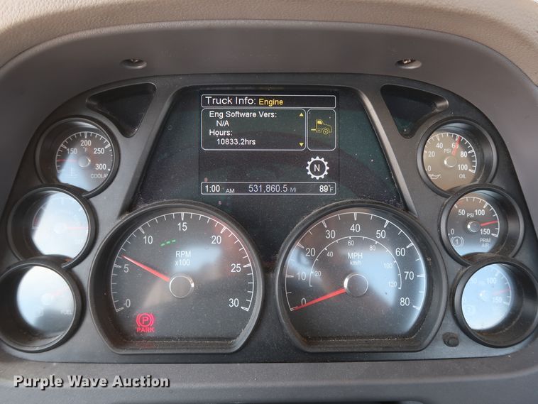 image for item HA9126 2017 Peterbilt 579  semi truck