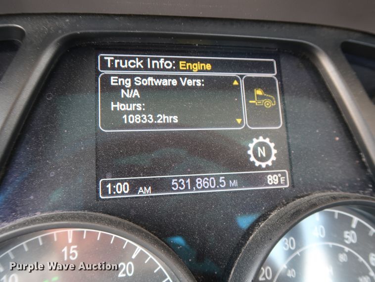 image for item HA9126 2017 Peterbilt 579  semi truck