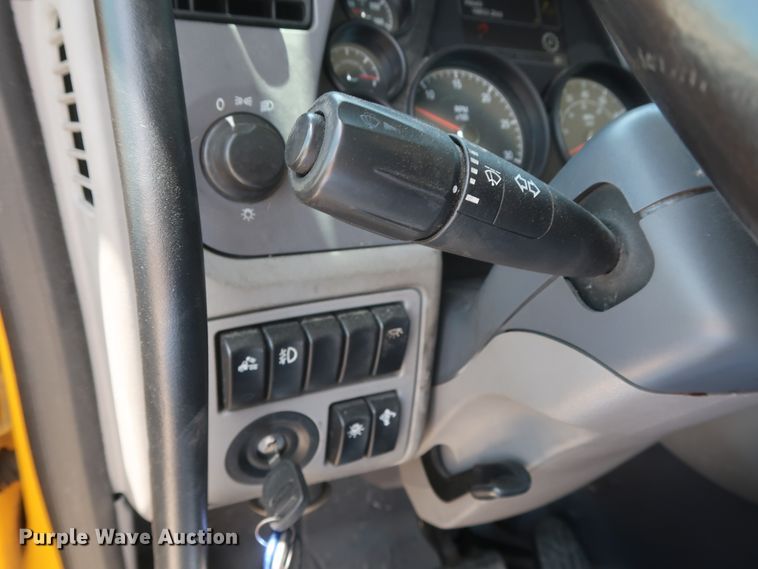 image for item HA9126 2017 Peterbilt 579  semi truck