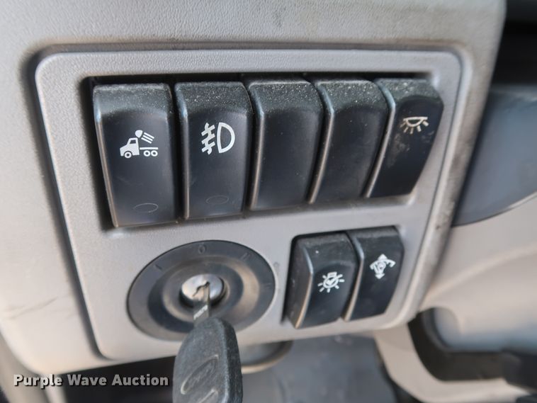 image for item HA9126 2017 Peterbilt 579  semi truck