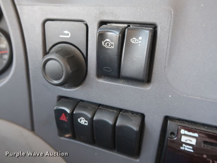 image for item HA9126 2017 Peterbilt 579  semi truck